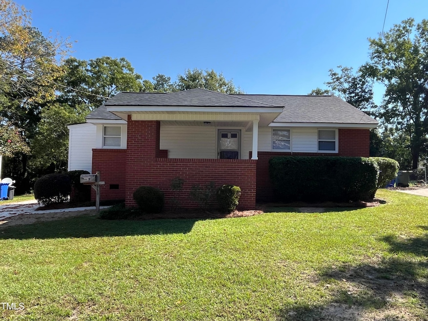 463 Mcrae Dr, Fayetteville, NC 28305 - photo 1