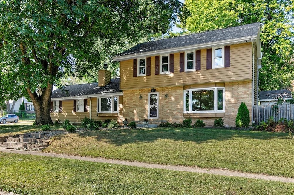 636 47th St, West Des Moines, IA 50265 - photo 1