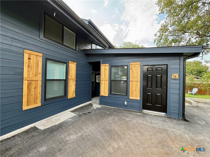 2204 W San Antonio St unit 6, New Braunfels, TX 78130 - photo 1