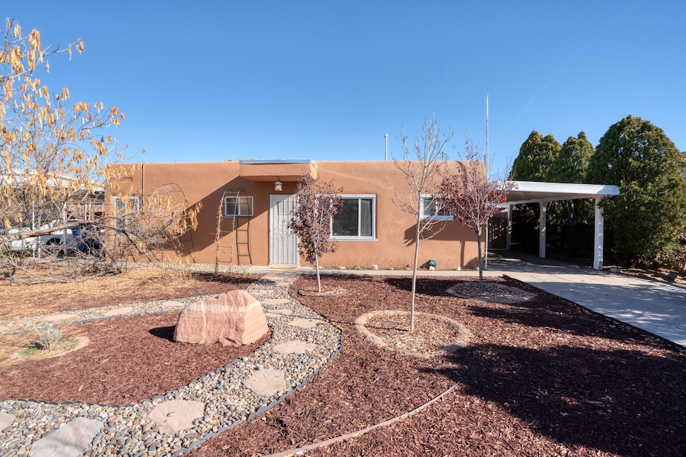 2724 Graceland Dr NE, Albuquerque, NM 87110 - photo 1