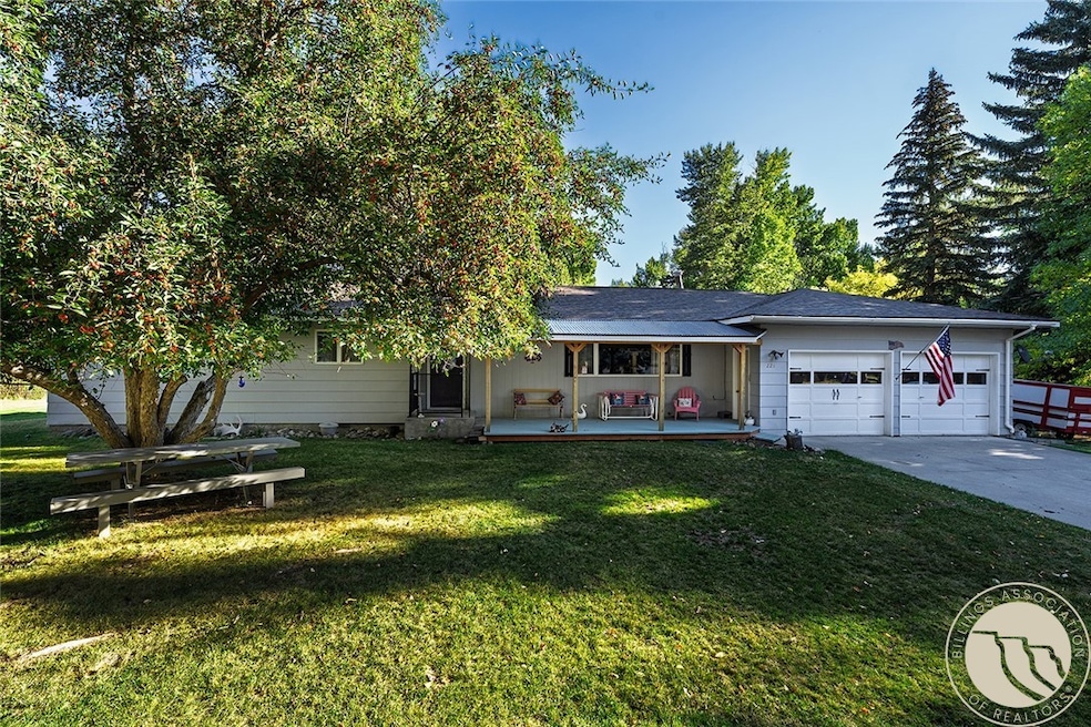 Beautiful location!Located on a cul-d-sac.