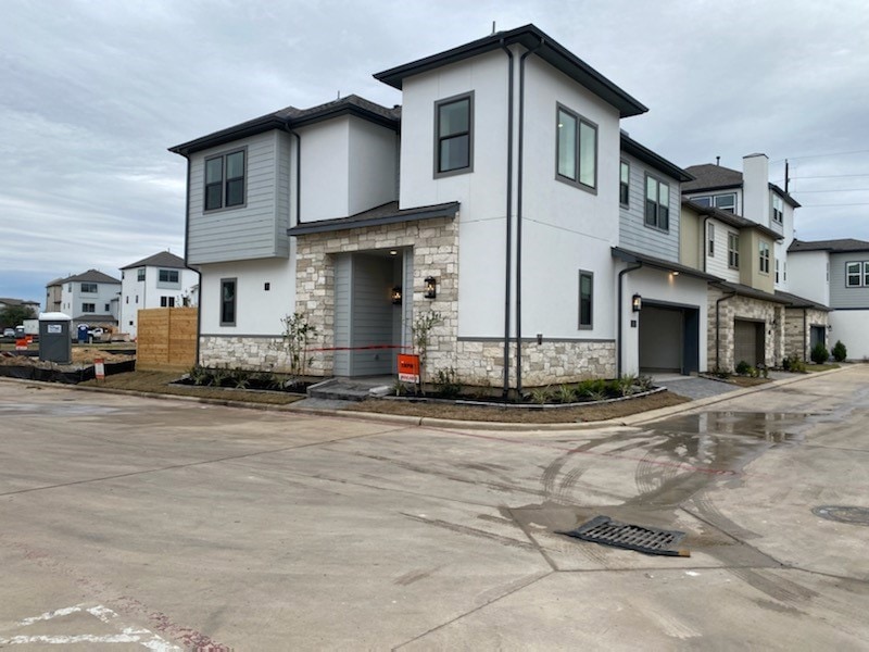 3245 Royal Oaks Dr, Houston, TX 77016 - photo 1