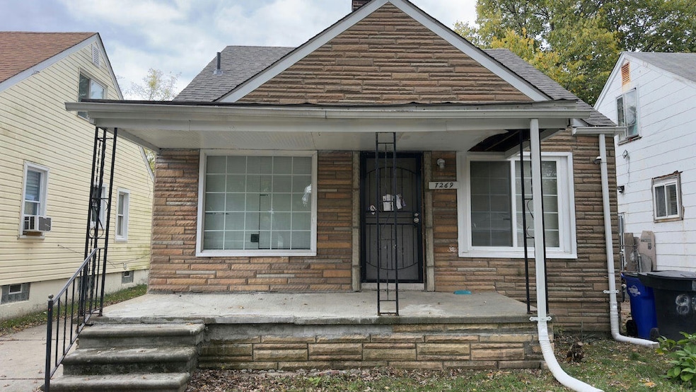 7269 Minock St, Detroit, MI 48228 - photo 1