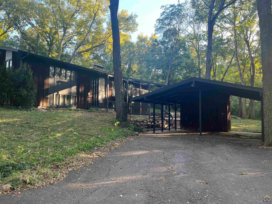 5749 SW 33rd St, Topeka, KS 66614 - photo 1