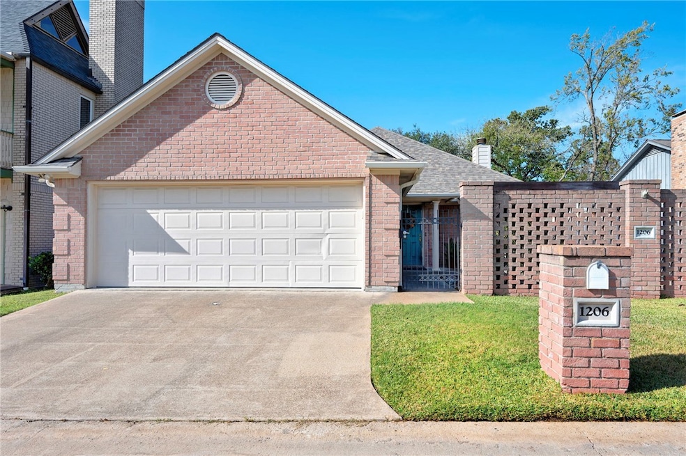 1206 Brook Hollow Ct, Bryan, TX 77802 - photo 1