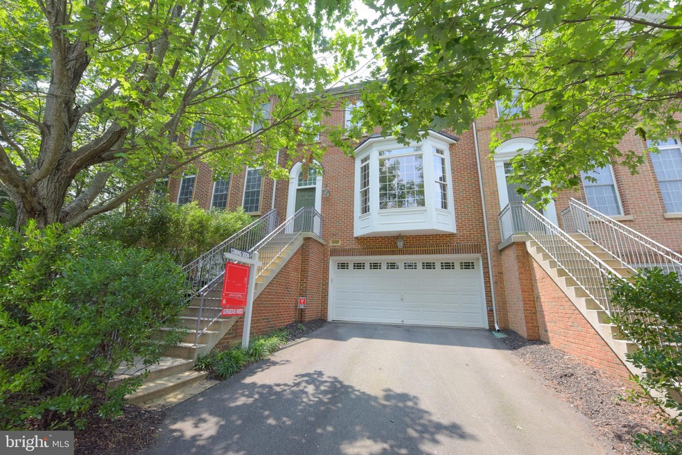 9996 Cyrandall Dr, Oakton, VA 22124 - photo 1