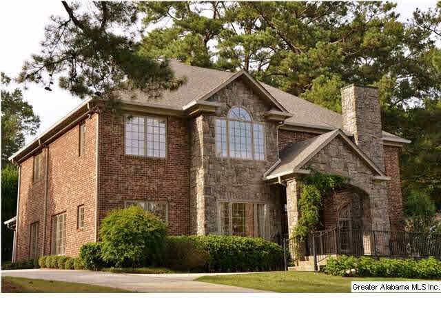 Welcome to 746 Euclid Avenue in Crestline Village!