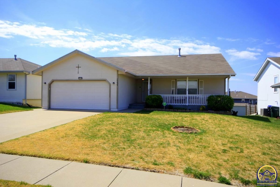 1737 SW Valley View Ct, Topeka, KS 66615 - photo 1