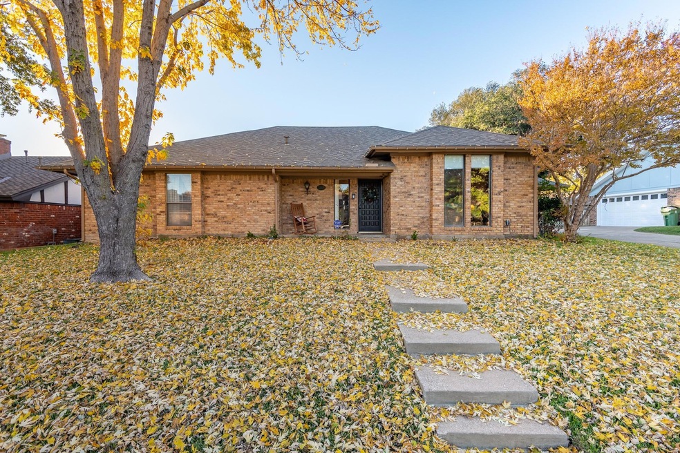 3205 Clear View Dr E, Bedford, TX 76021 - photo 1