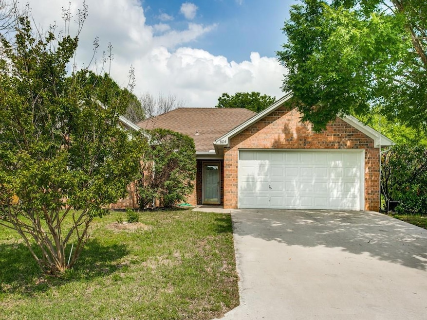 604 Crestridge Ct, Decatur, TX 76234 - photo 1