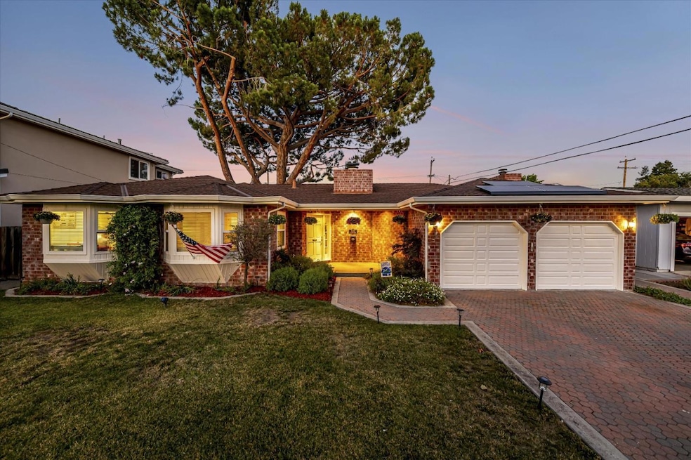 Stunning Custom Lynbrook High Home on Expansive Es