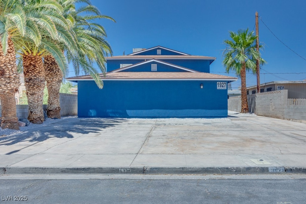 Beautiful curb appeal!