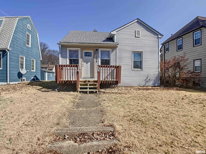 109 S Elmwood Ave, Davenport, IA 52802 - photo 1