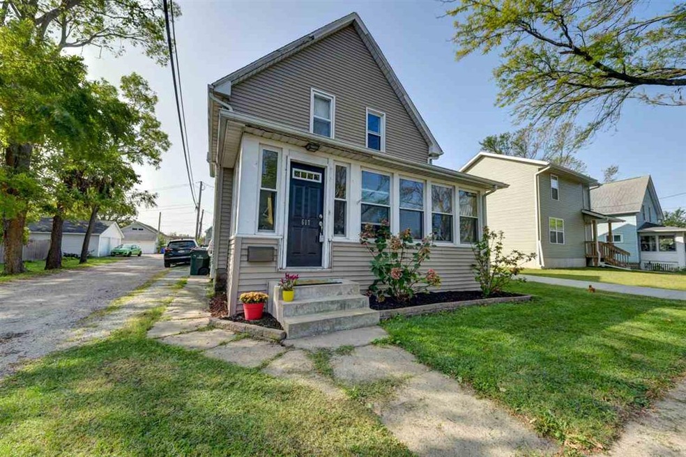 617 9th Ave SW, Cedar Rapids, IA 52404 - photo 1