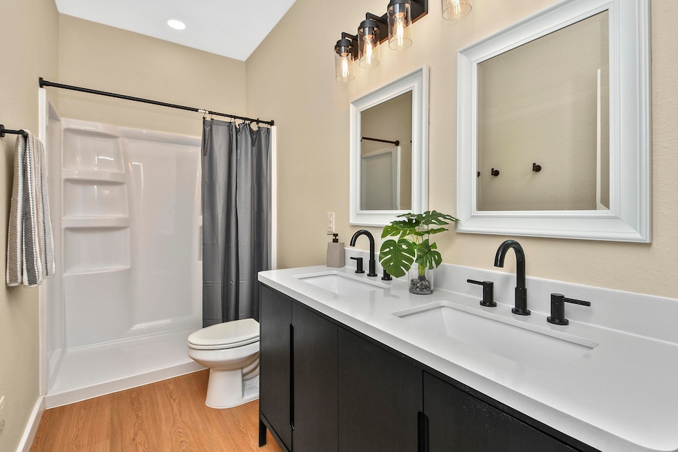 1220 E Pacific St unit 4b, Springfield, MO 65803 - photo 1