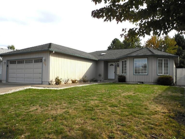 948 Hopkins Rd, Central Point, OR 97502 - photo 1