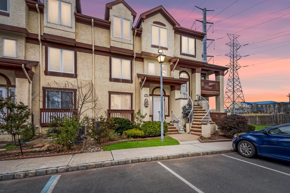 305 Michaels Ct, Woodbridge, NJ 07095 - photo 1