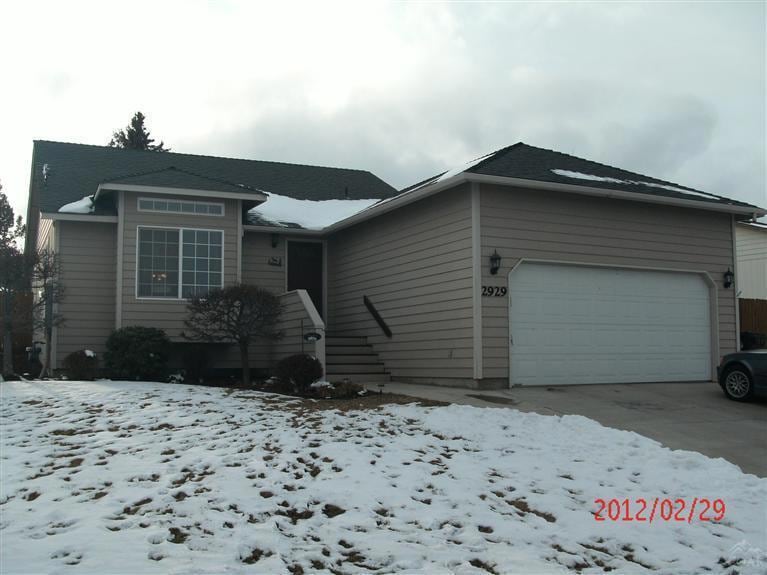 2929 SW Volcano Cir, Redmond, OR 97756 - photo 1