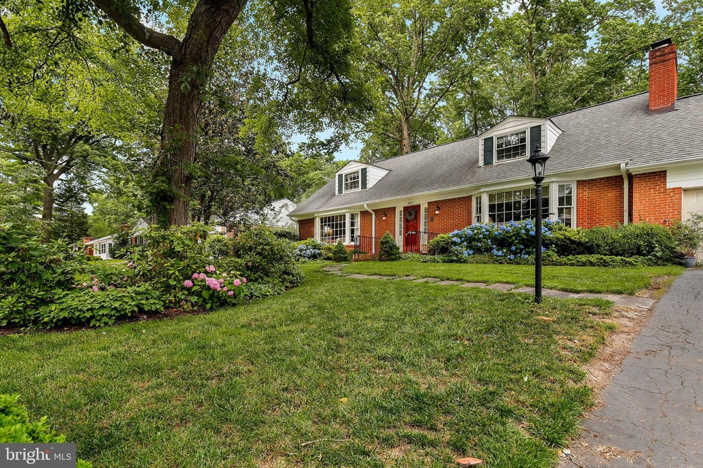 9027 Beatty Dr, Alexandria, VA 22308 - photo 1