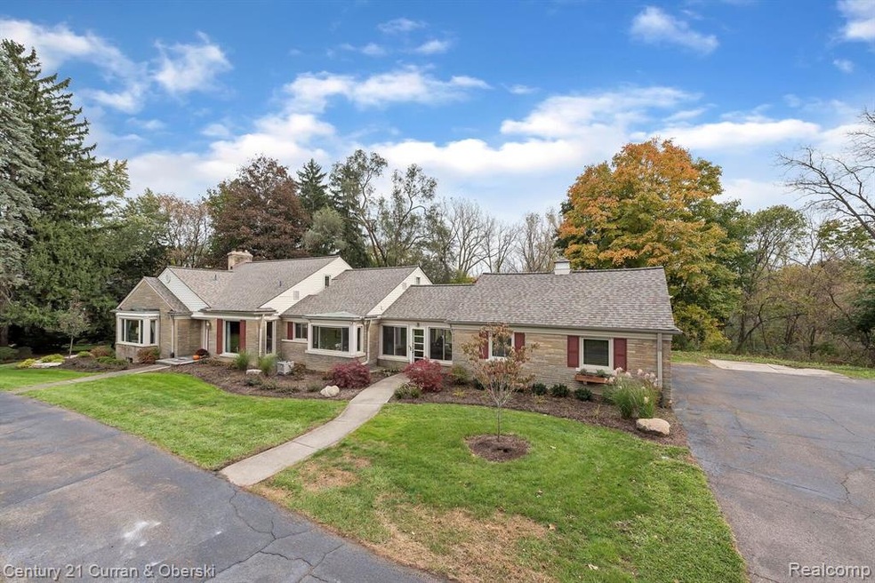 Welcome to 21605 W Thirteen Mile Rd!