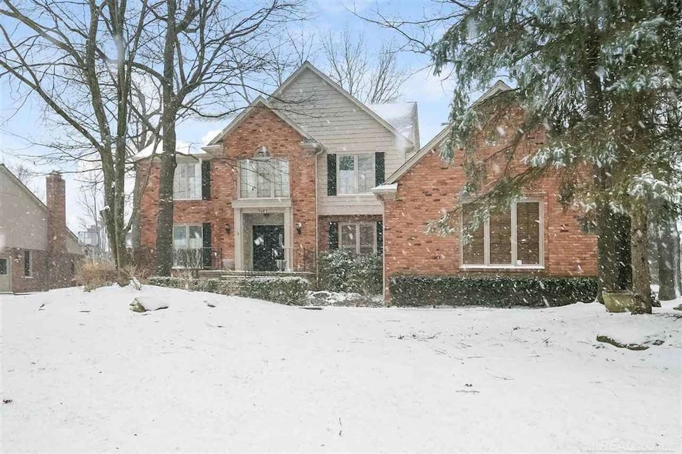 3247 Parkwood Dr, Rochester Hills, MI 48306 - photo 1