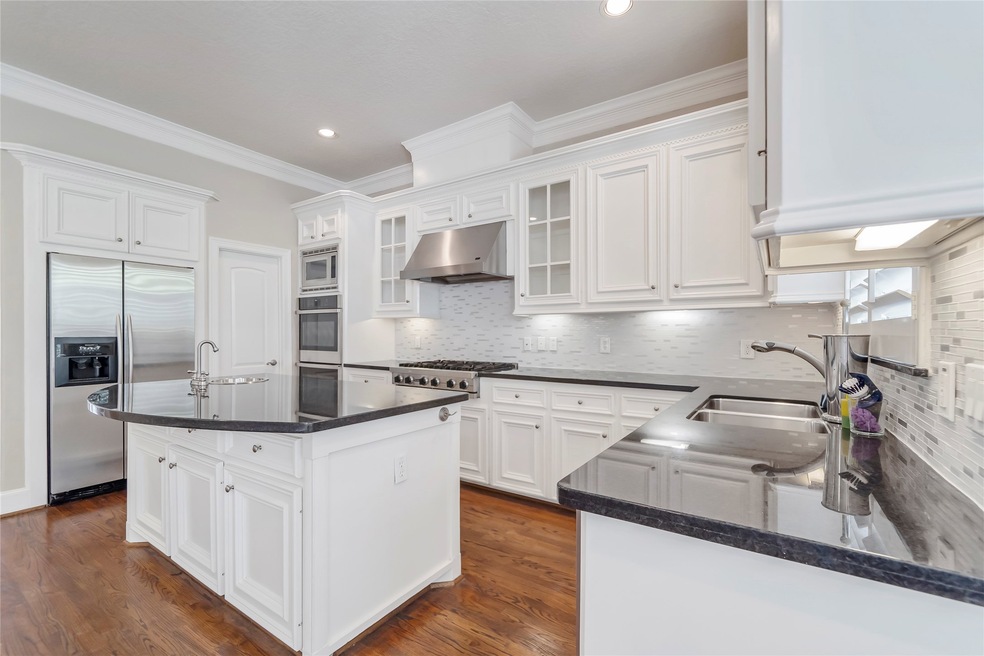 2002 Morse St, Houston, TX 77019 - photo 1