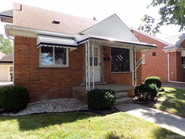 Excellent central Allen Park location – short walk