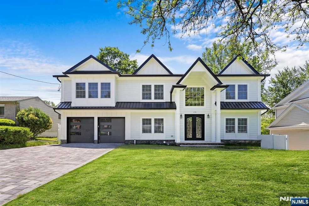 81 Eastbrook Dr, River Edge, NJ 07661 - photo 1