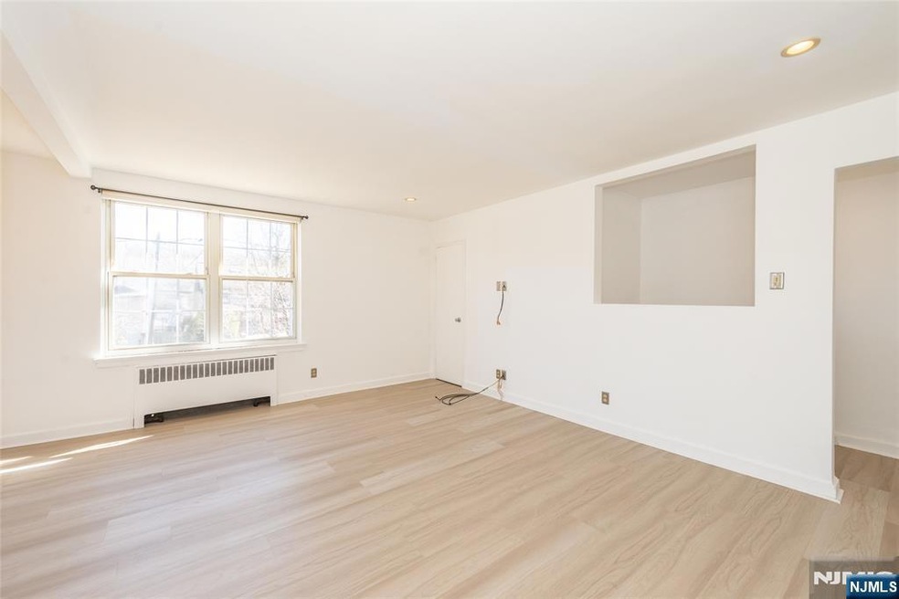 544 Broad Ave unit 3, Leonia, NJ 07605 - photo 1
