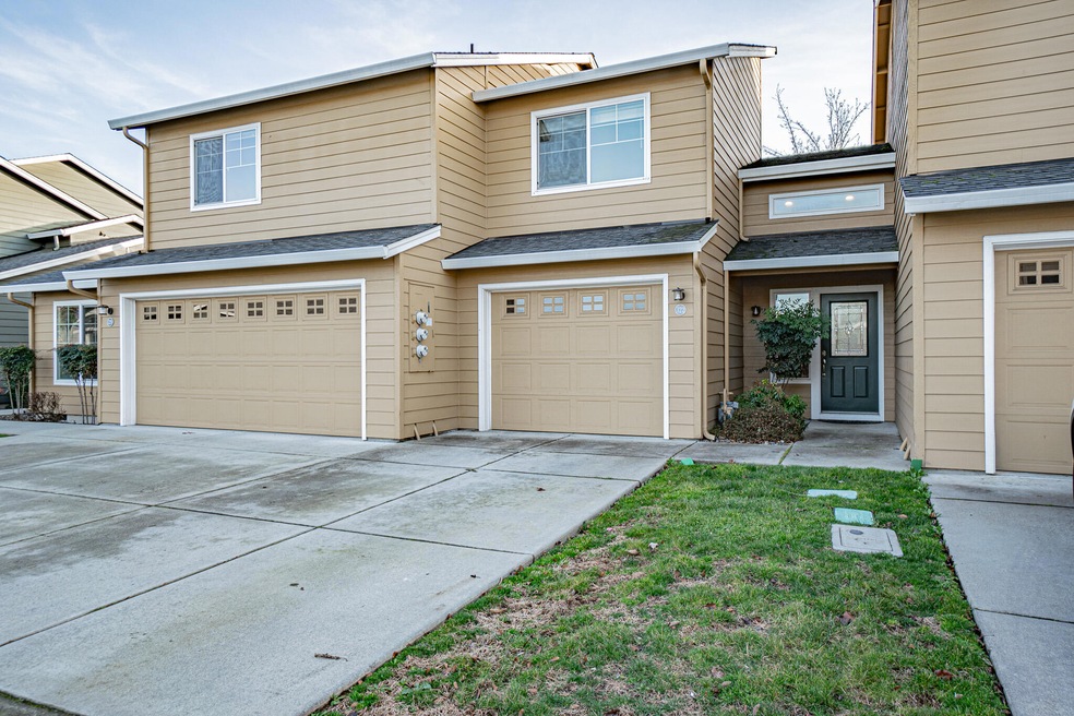 322 Live Oak Loop, Central Point, OR 97502 - photo 1