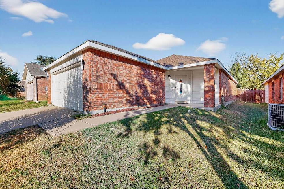 6716 Waterhill Ln, Fort Worth, TX 76179 - photo 1