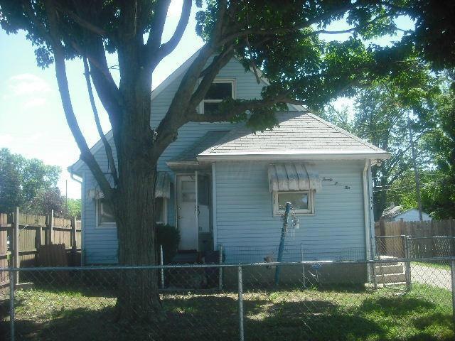 2510 PONTIAC (12) FRONT FACES EAST