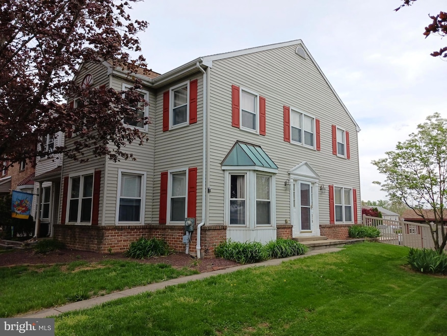 215 Elm St, Reading, PA 19606 - photo 1