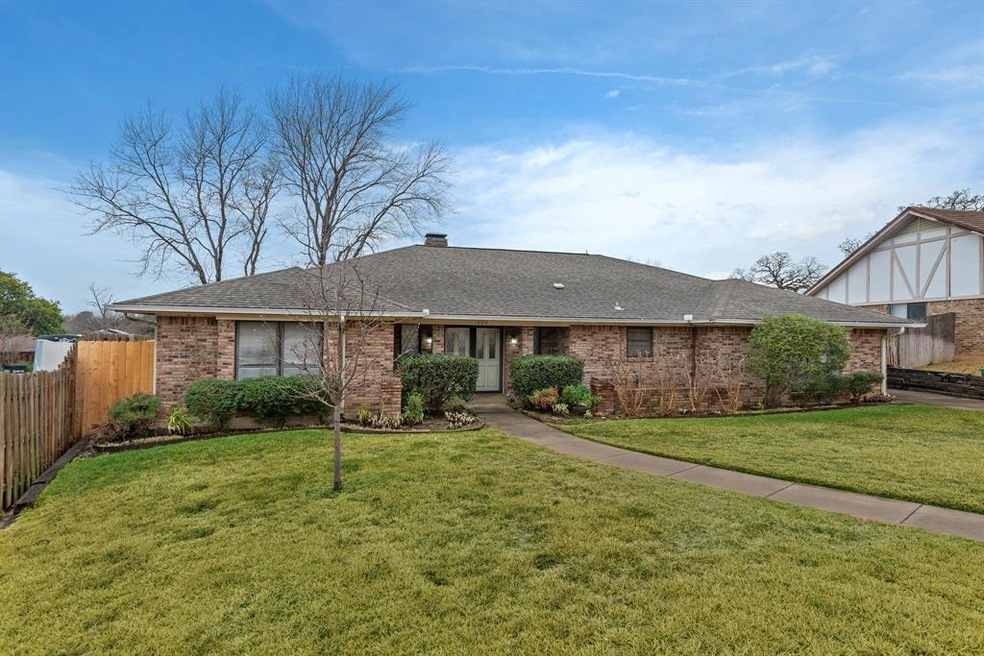 1020 Clear View Dr, Bedford, TX 76021 - photo 1