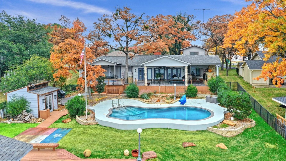 719 Kiowa Dr W, Gainesville, TX 76240 - photo 1