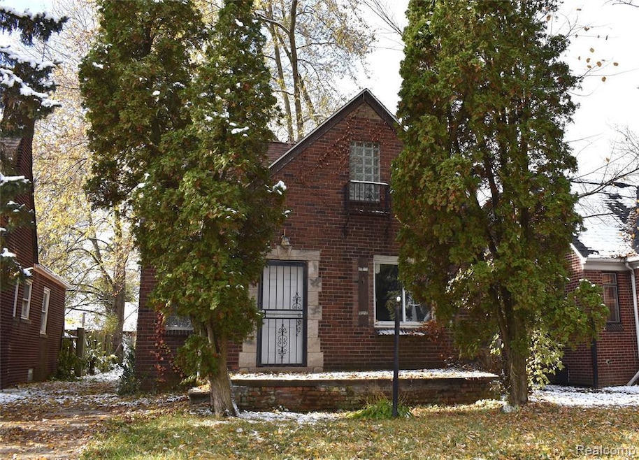 9729 Lakepointe St, Detroit, MI 48224 - photo 1