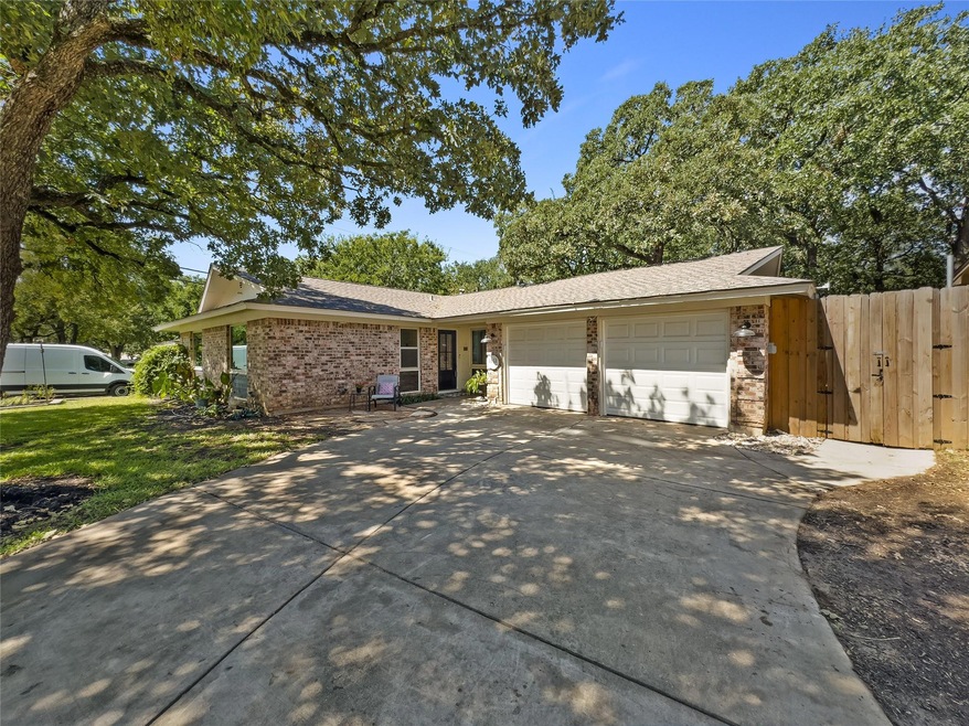 1137 Jerry Ln, Bedford, TX 76022 - photo 1