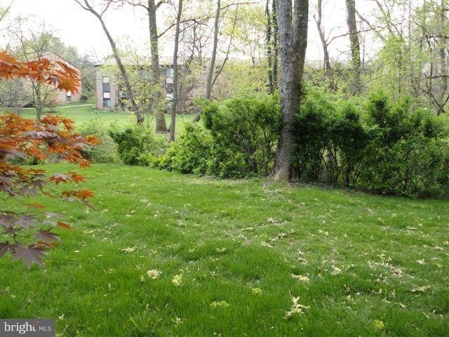 9745 Kings Crown Ct unit 101, Fairfax, VA 22031 - photo 1