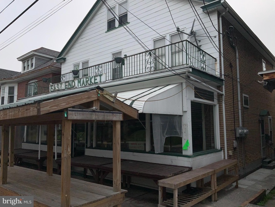 521 E Broad St, Tamaqua, PA 18252 - photo 1