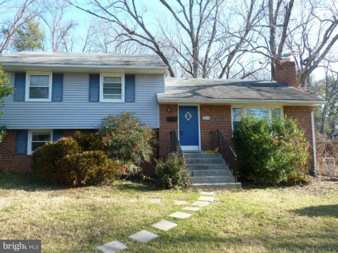 2119 Reynolds St, Falls Church, VA 22043 - photo 1