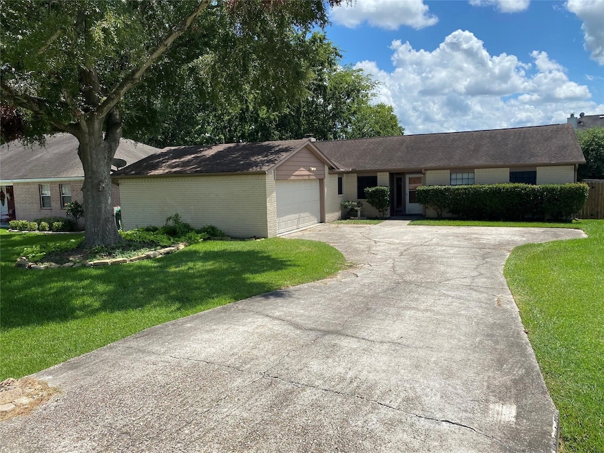 10813 Scenic Dr, Montgomery, TX 77356 - photo 1