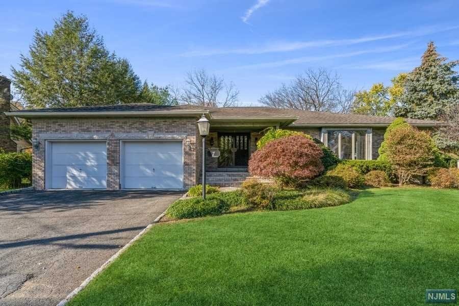 7 Oxford Place, Cresskill, NJ 07626 - photo 1