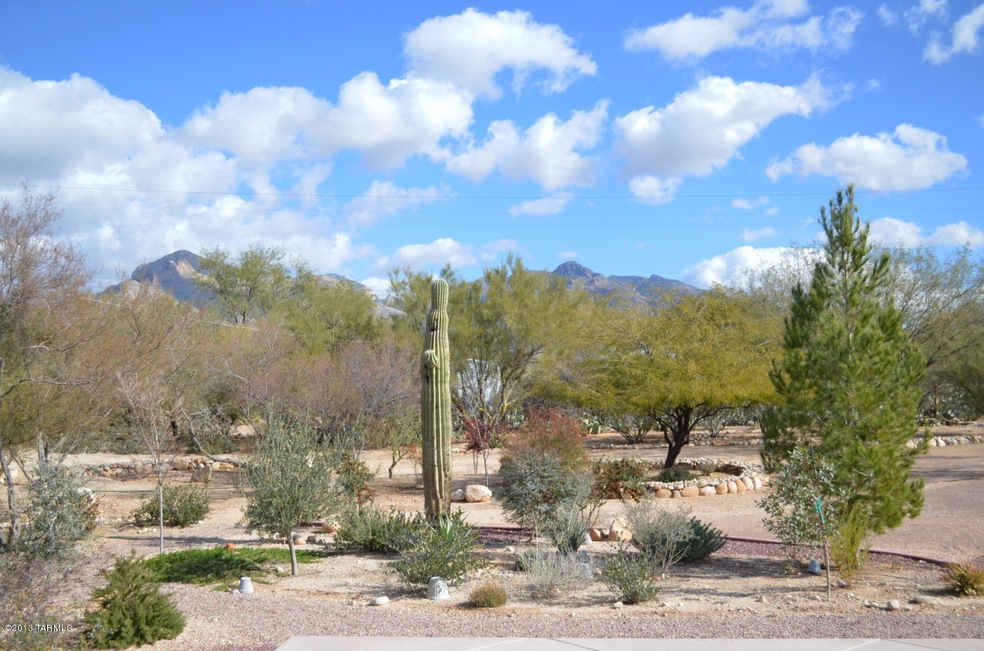 Rural Feel in the Heart of NW Tucson!
