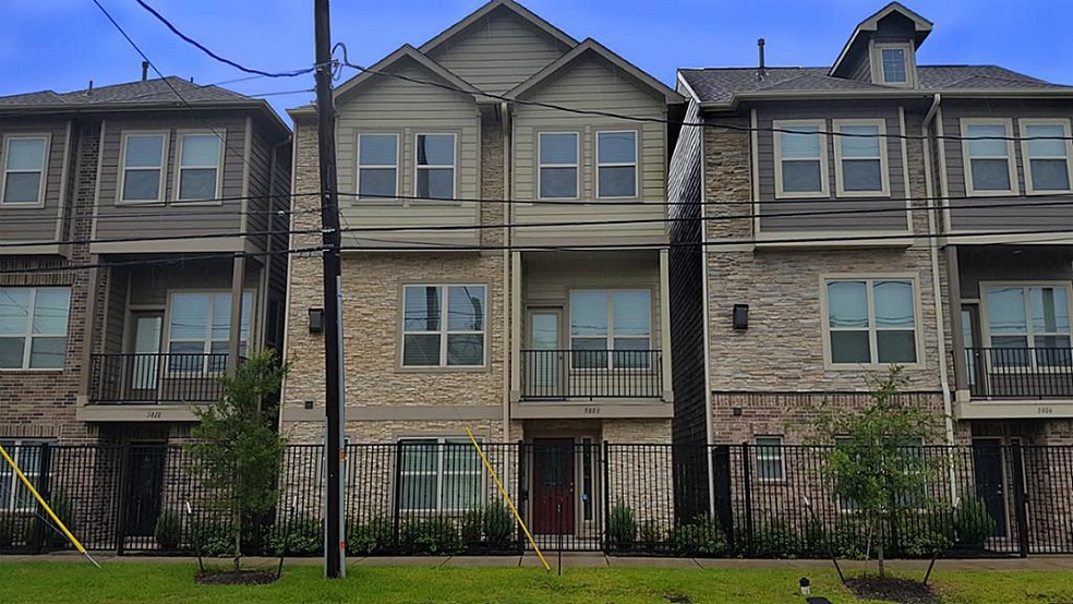 Brand new, never lived in 3 story, 3 bedroom townhouse just minutes from The Medical Center, University of Houston, & Downtown Houston.