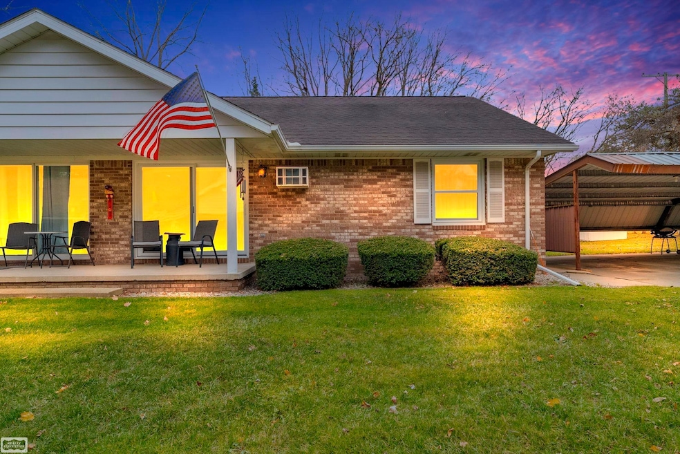 324 N Cedar St, Imlay City, MI 48444 - photo 1