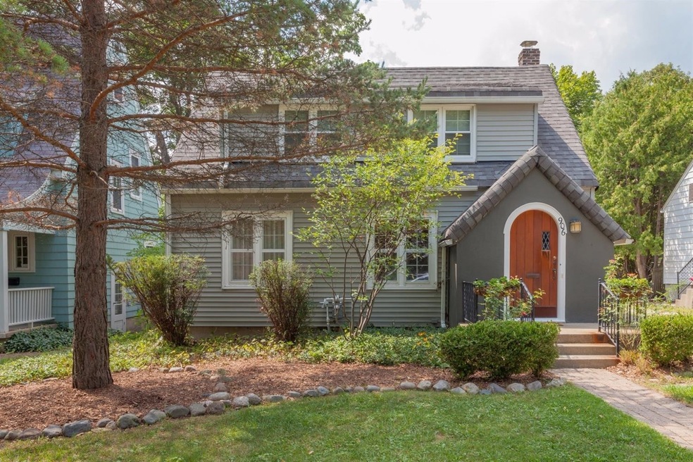 906 Edgewood Place, Ann Arbor, MI 48103 - photo 1