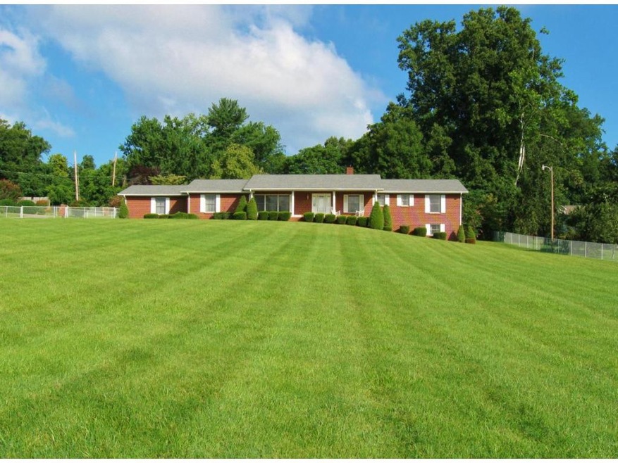 701 Hiwassee Hill Dr, Johnson City, TN 37601 - photo 1