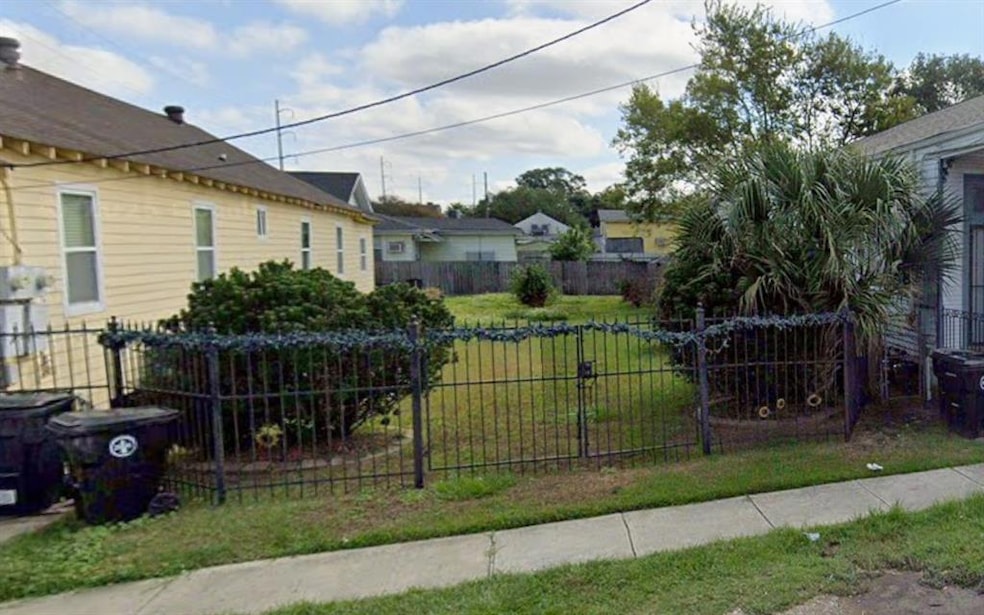 2427 George Nick Connor Dr, New Orleans, LA 70119 - photo 1