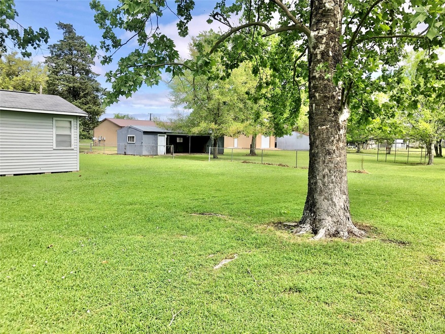 101 Cedarvale Rd, Bay City, TX 77414 - photo 1