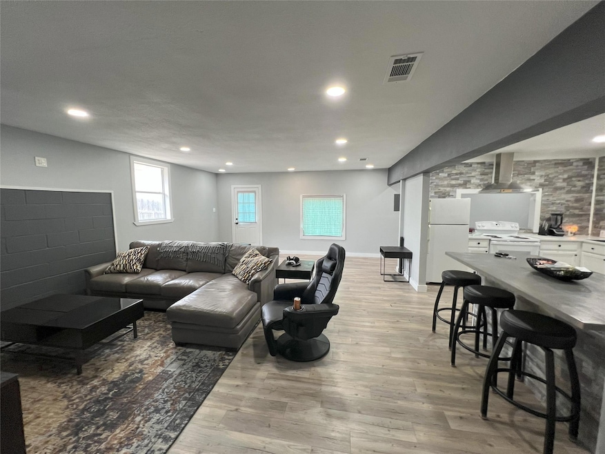 For Rent $1,400/month